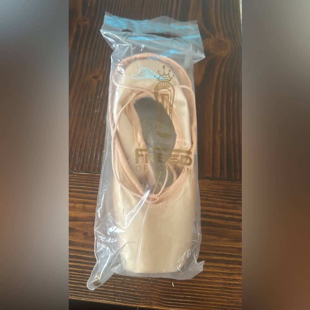 Freed Classic Pro Pointe shoe. 6.5 3X G-maker DV